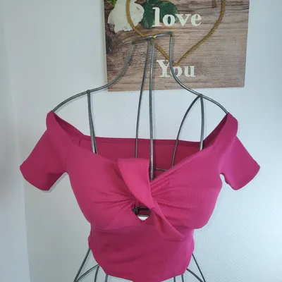 Croc top fushia avec nœud a la poitrine-taille 32/34